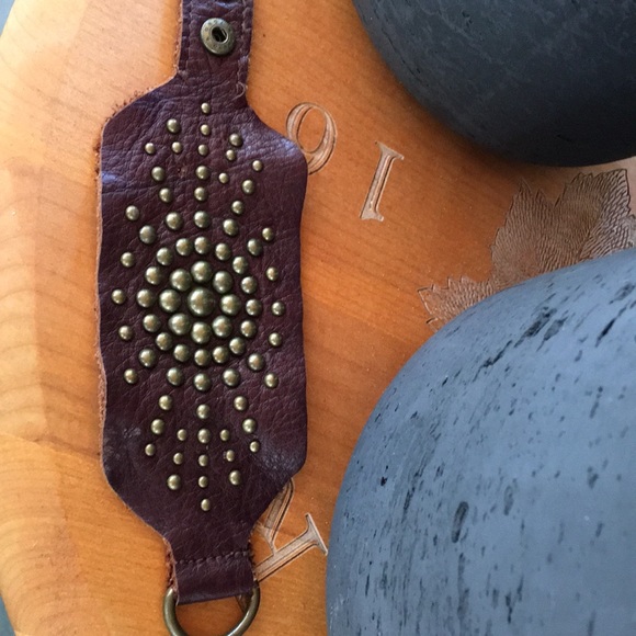 Brown leather bracelet with gold studs. - Picture 2 of 2